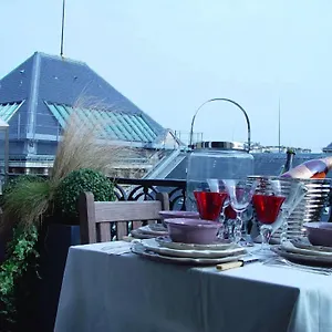 Eiffel Apartment