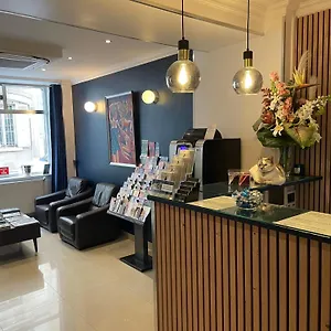 2* Hotel Mary's Republique